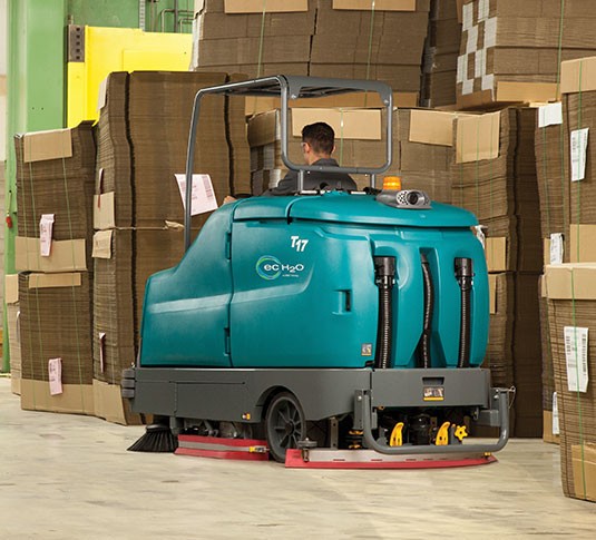 T17 Fregadora de suelo de conductor sentado a batería alt 7